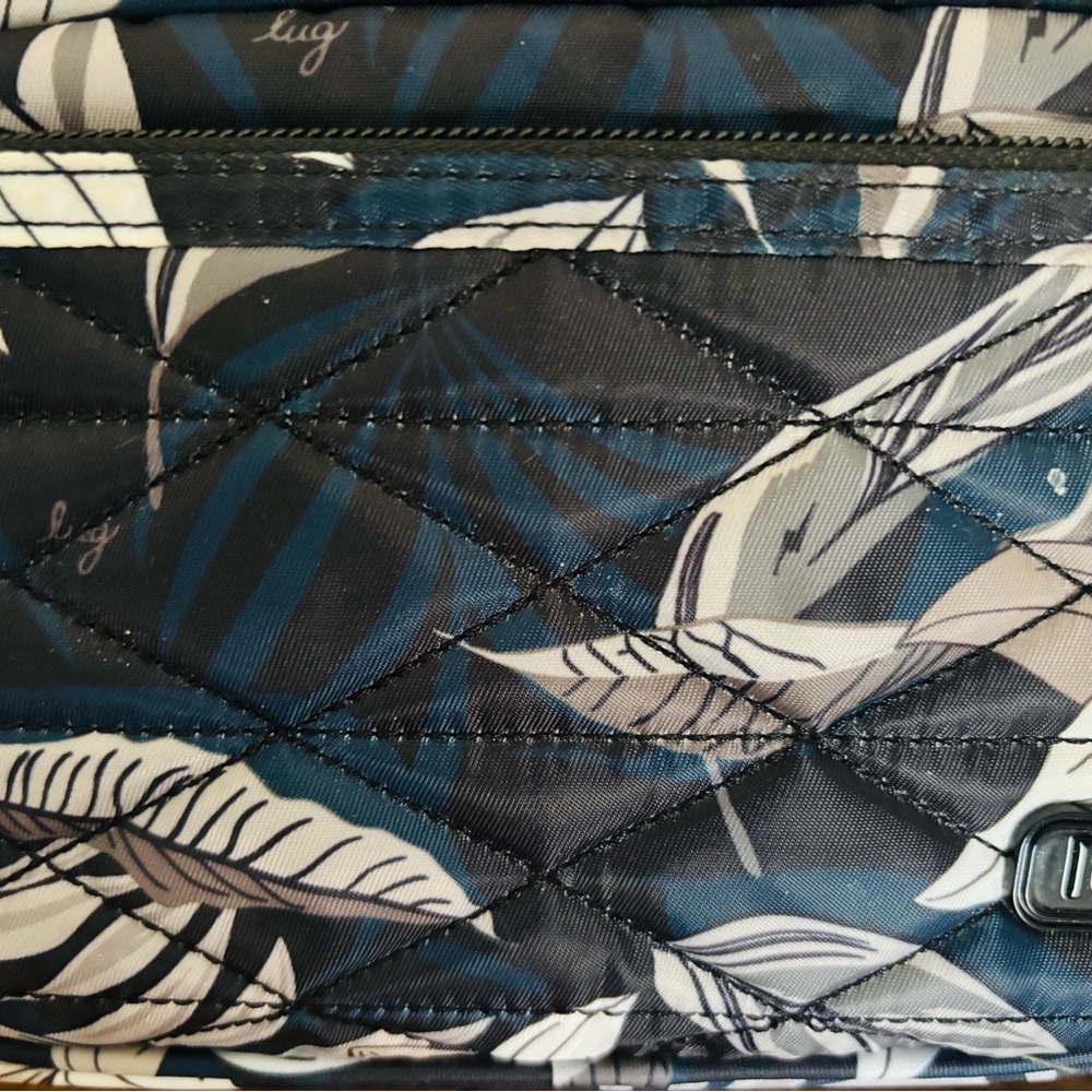 LUG Roundabout Crossbody/Wristlet Wallet - Picture 7 of 7